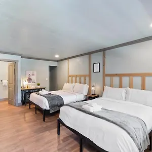 ** Hotel Blue Jay USA